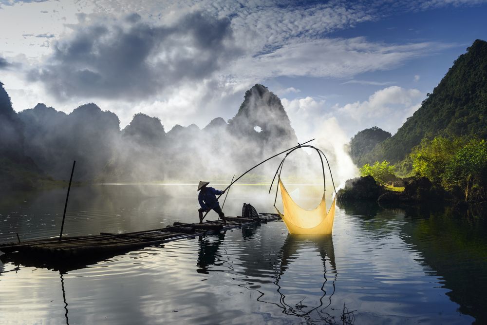 Photograph by Tô Long