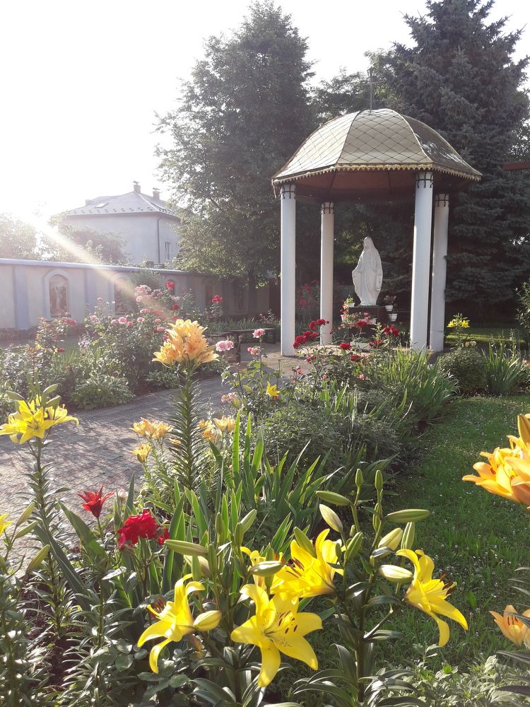 Возле Матери Божьей