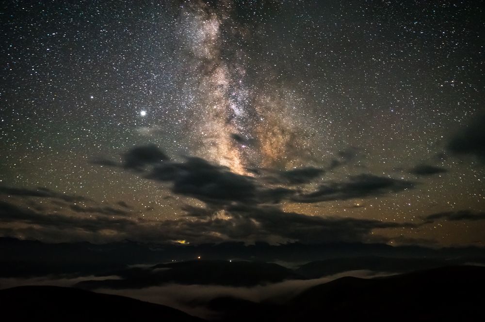 Разрезая облака