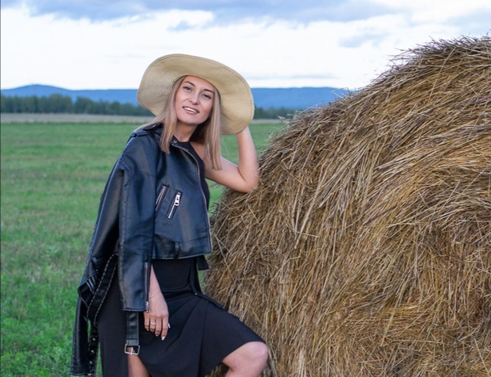 Девушка в шляпе