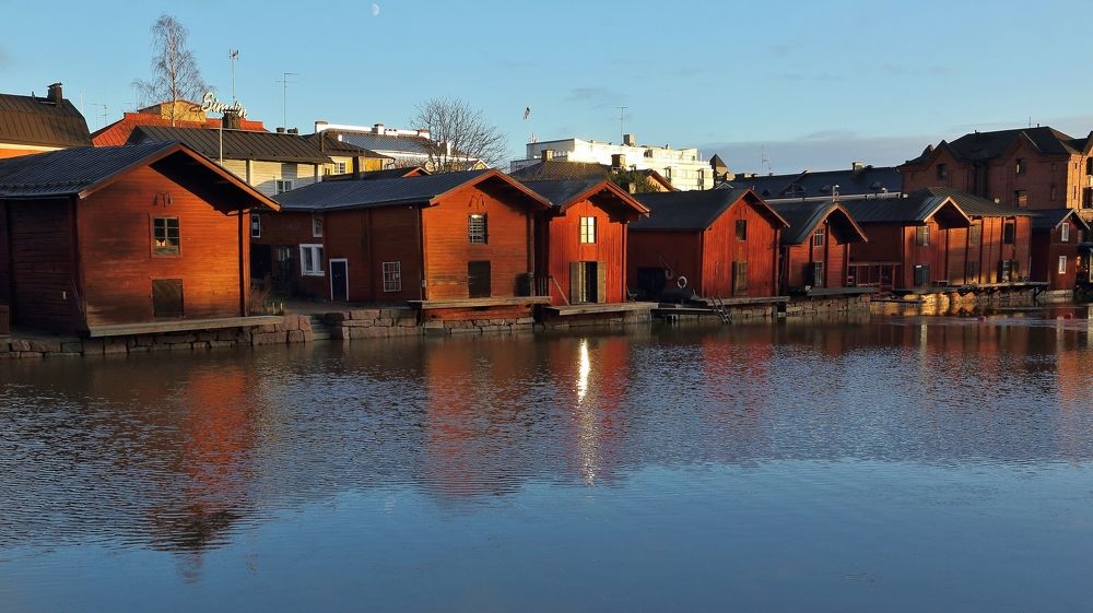 Закат в городе Порво.