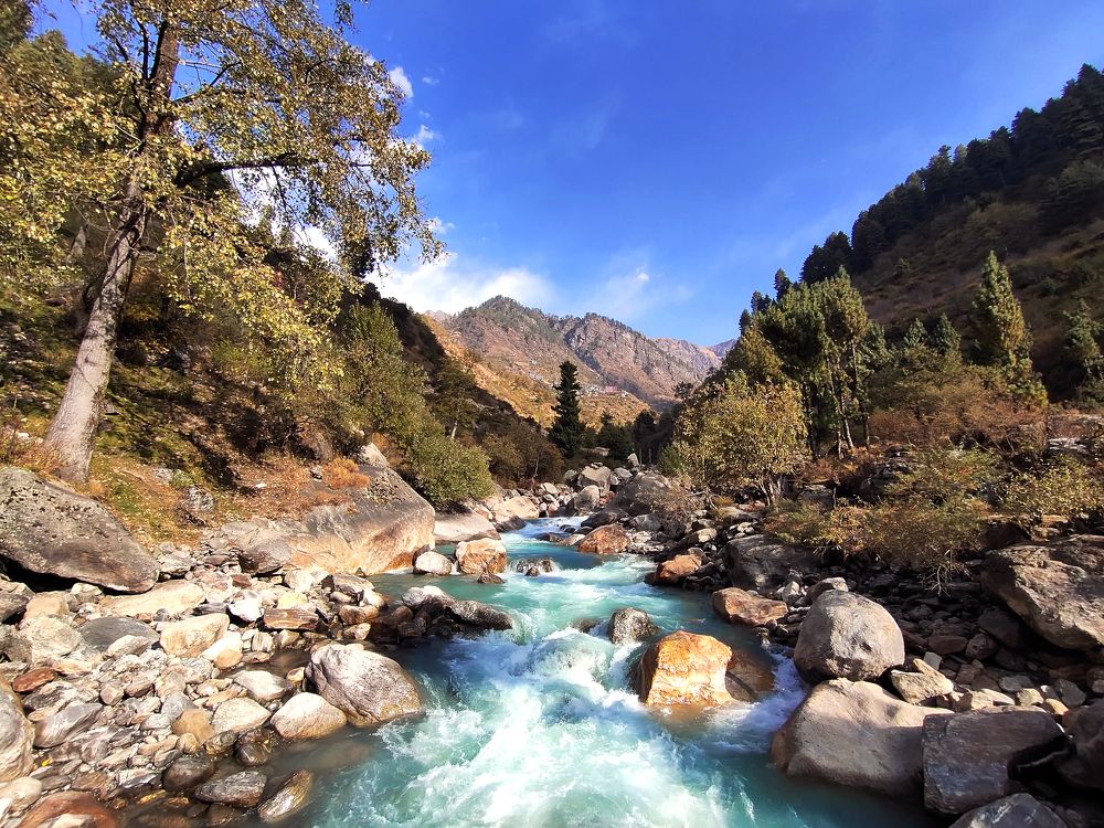 A gloomy day at the bank of river Parvati