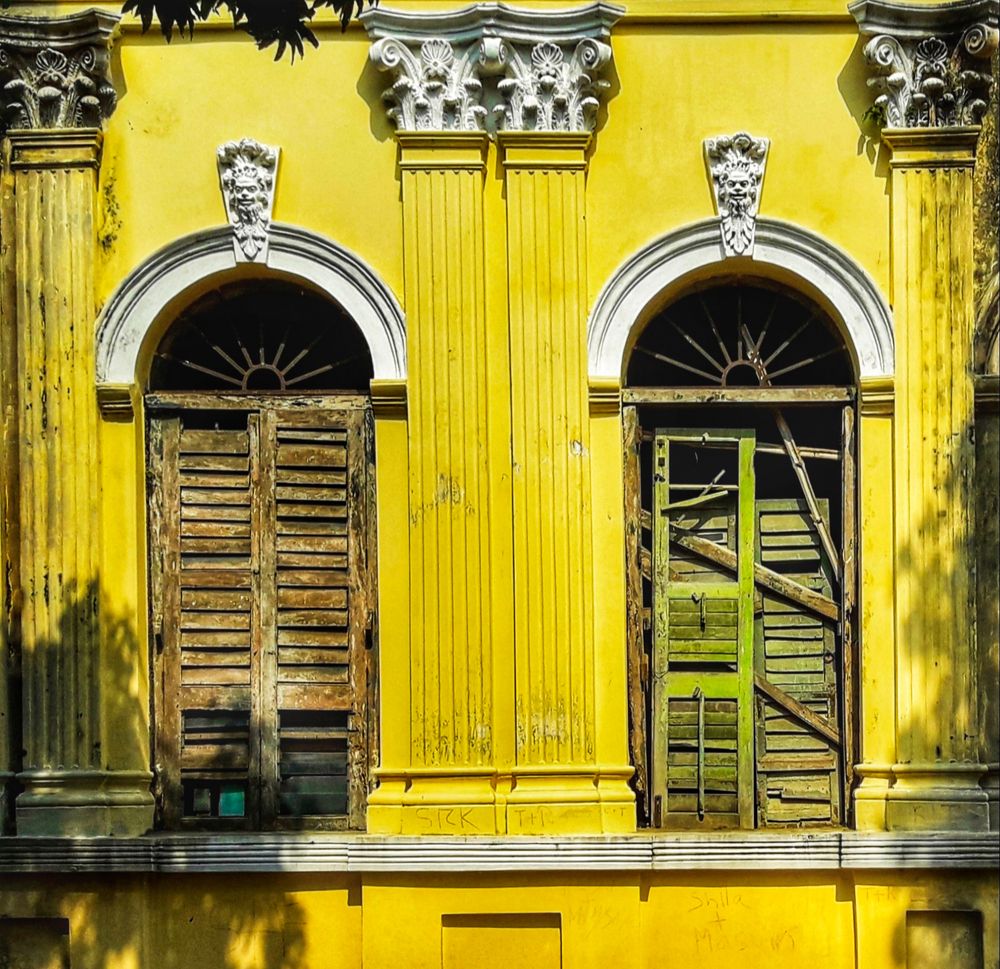 Colors of antiquities