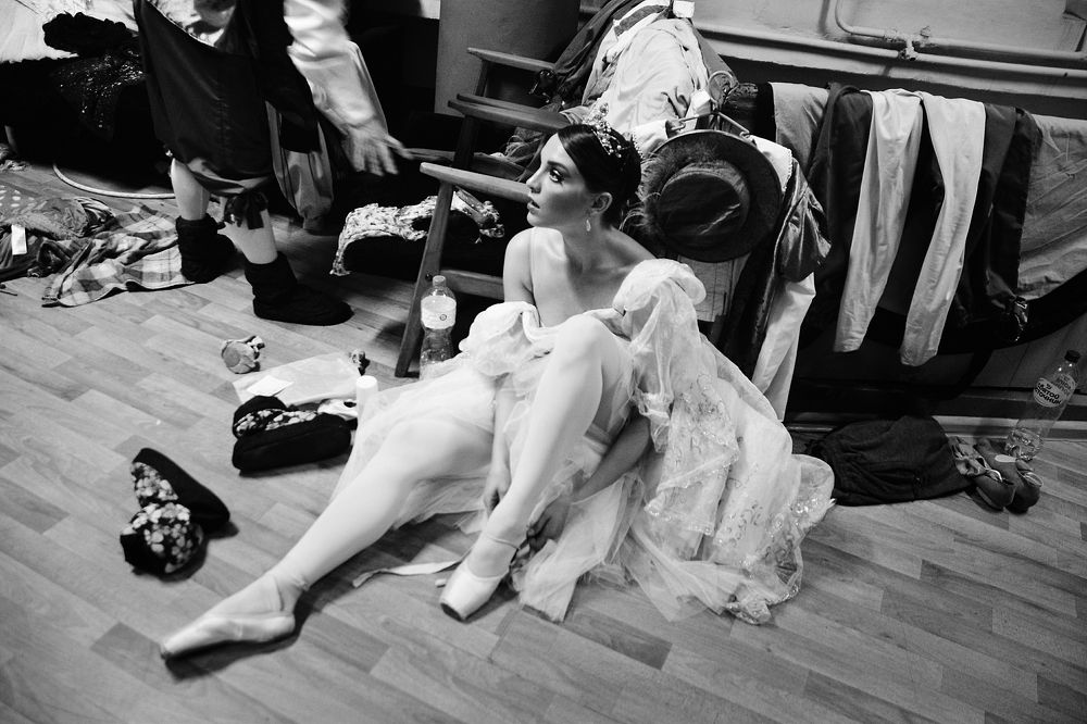 За кулисами