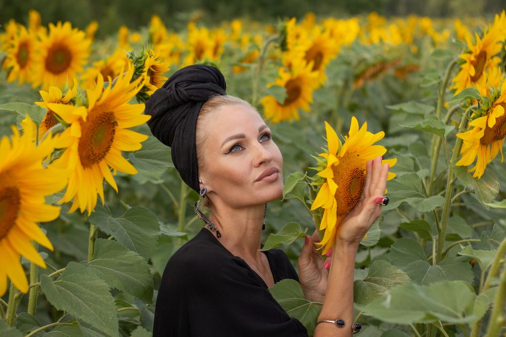 Мадам в подсолнухах