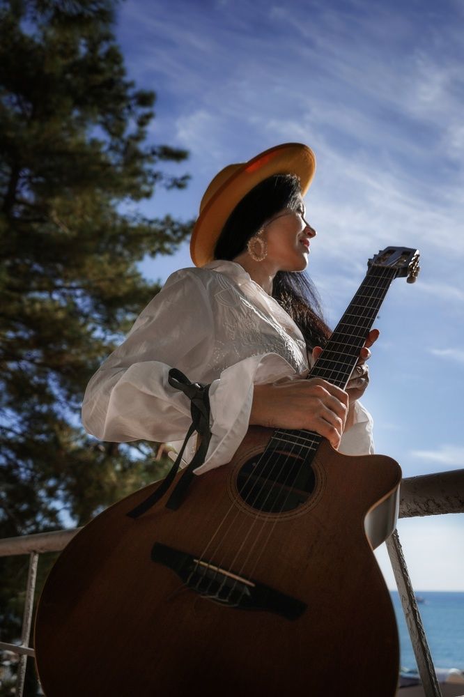 Гитаристка