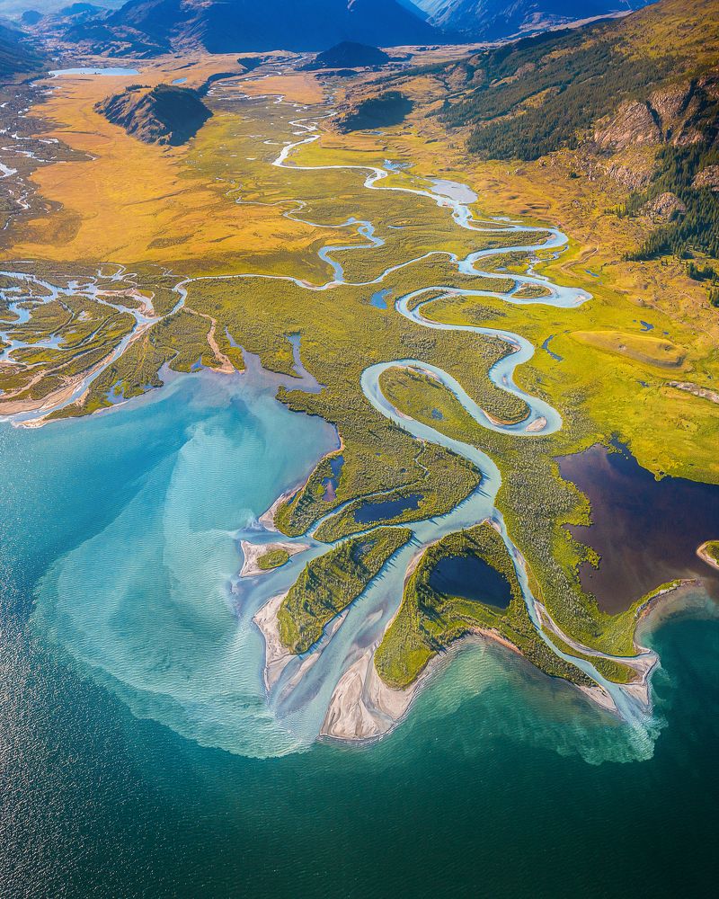 White water source. Not many people come here. Bayan-ulgii province
