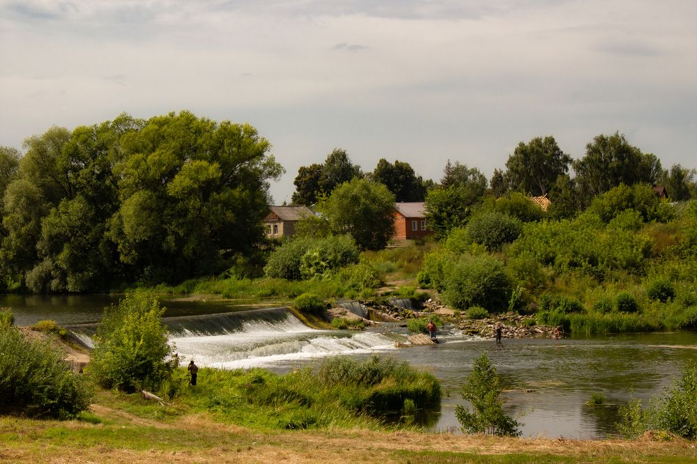 Плотина на реке Осётр