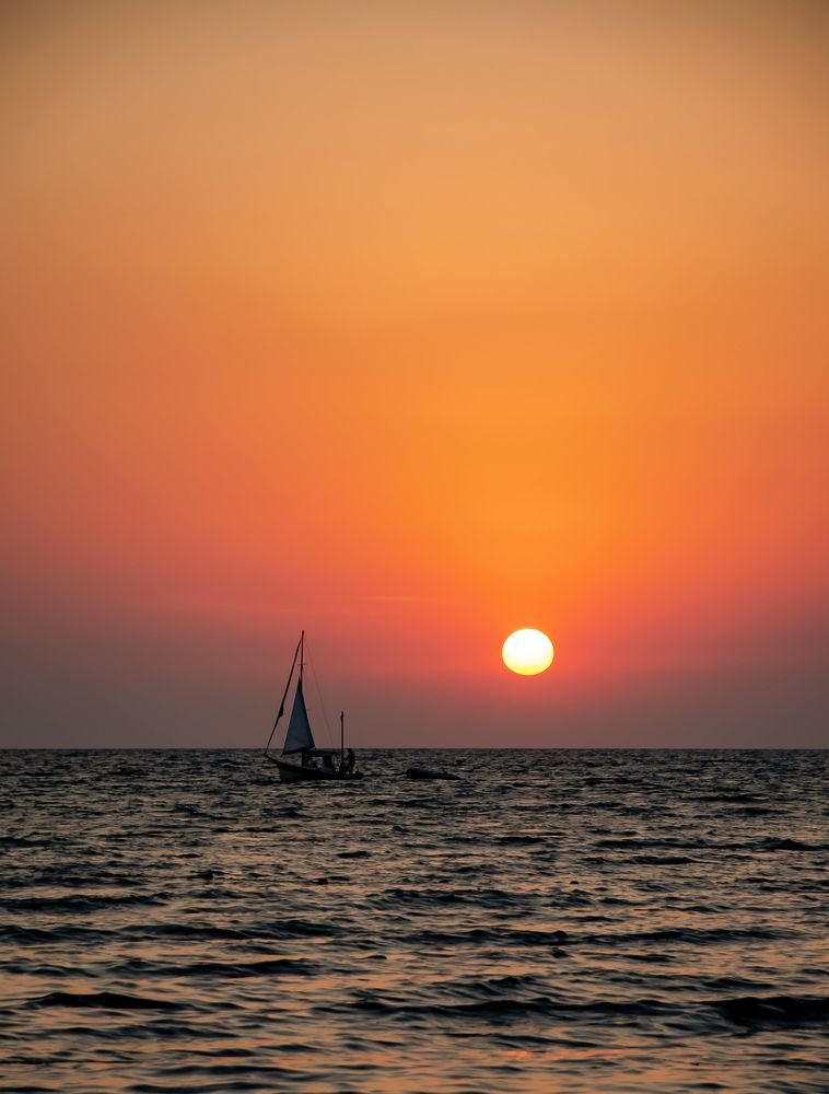 Закат- это рассвет нового дня.