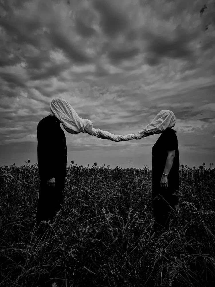 Дышим друг другом