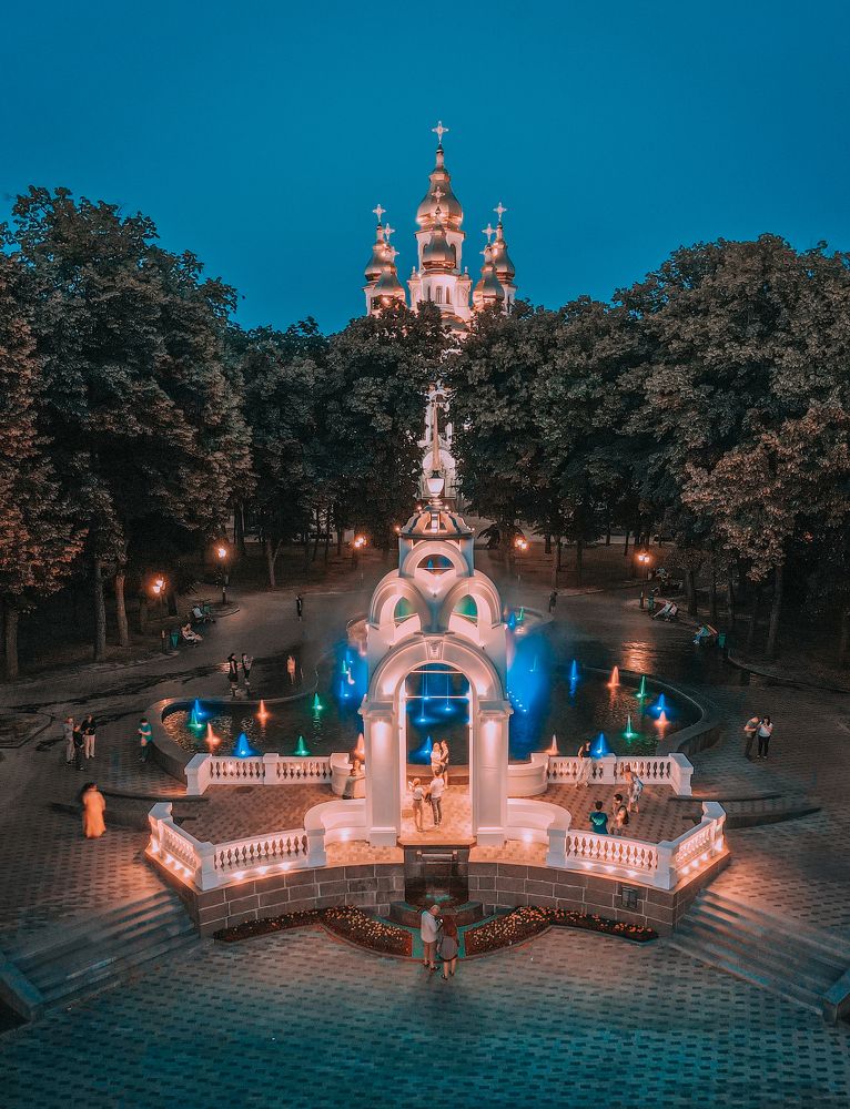 Зеркальная струя. Город Харьков