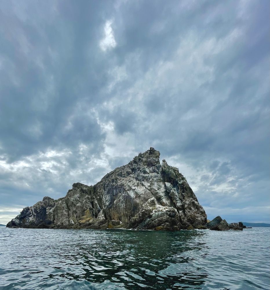 Одинокий остров.