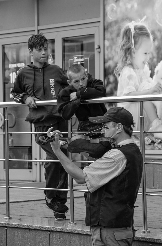 Детдомовцы и скрипач