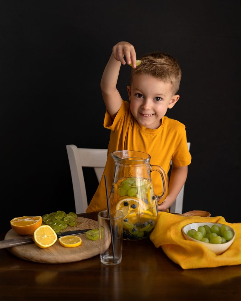 If life gives you lemons make lemonade!Если жизнь подбрасывает вам лимоны, сделайте из них лимонад!