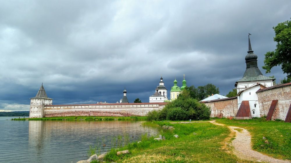 Пасмурный день в Кириллове