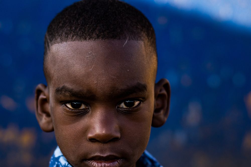 Niño Haitiano en un campamento