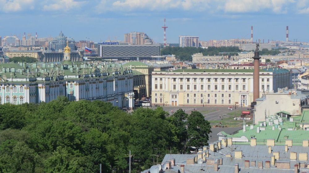 Санкт - Петербург, когда над городом чистое небо