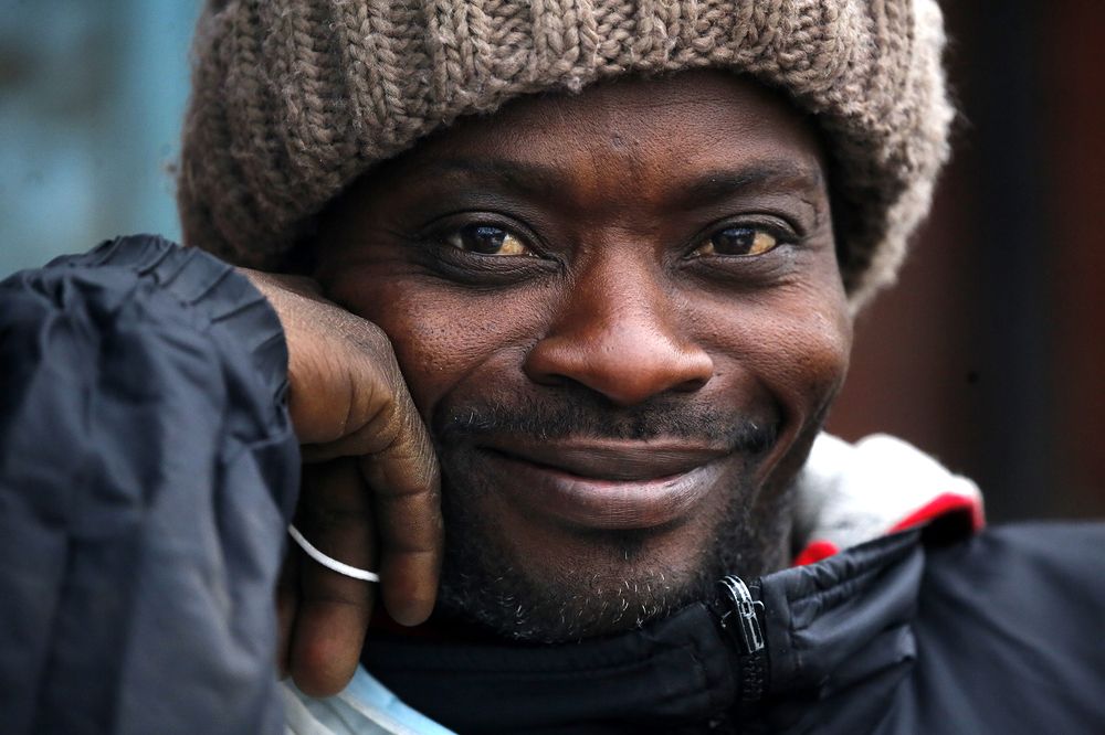 Retrato de un Haitiano trabajando en Chile.