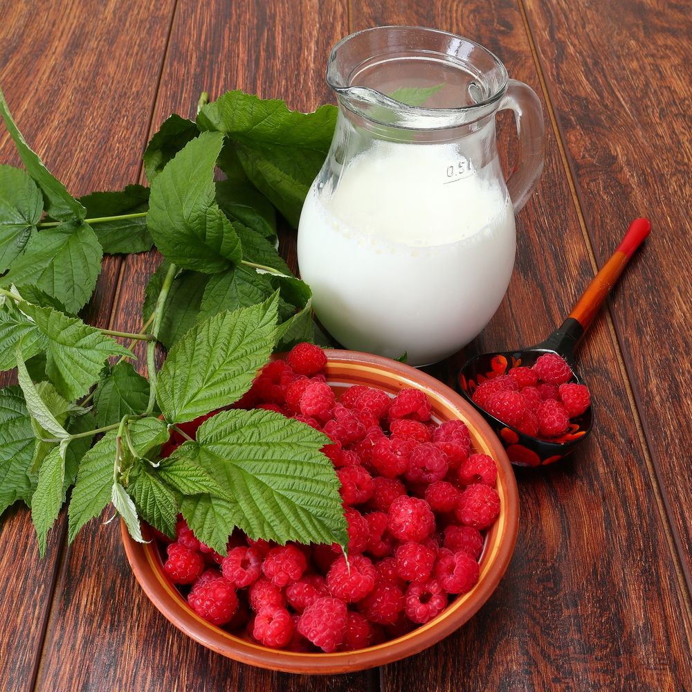 Малина с молоком.