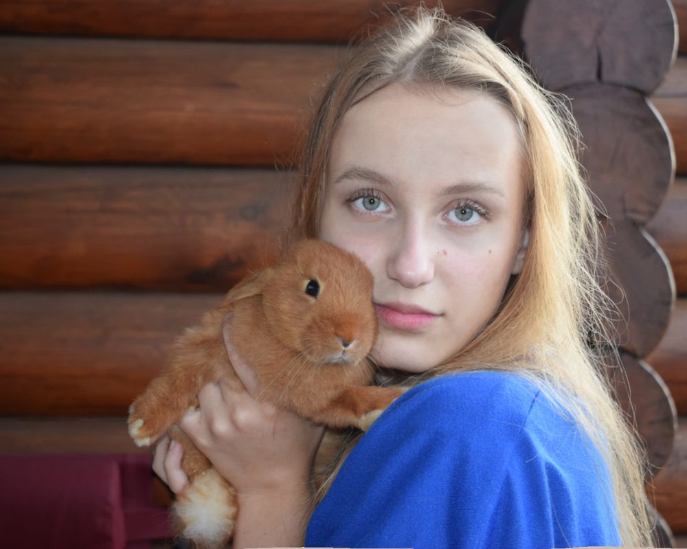 С рыжим кроликом)