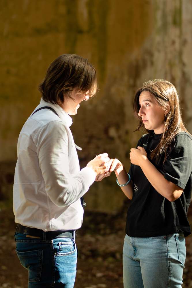 A marriage proposal in the old temple of 1726 ...