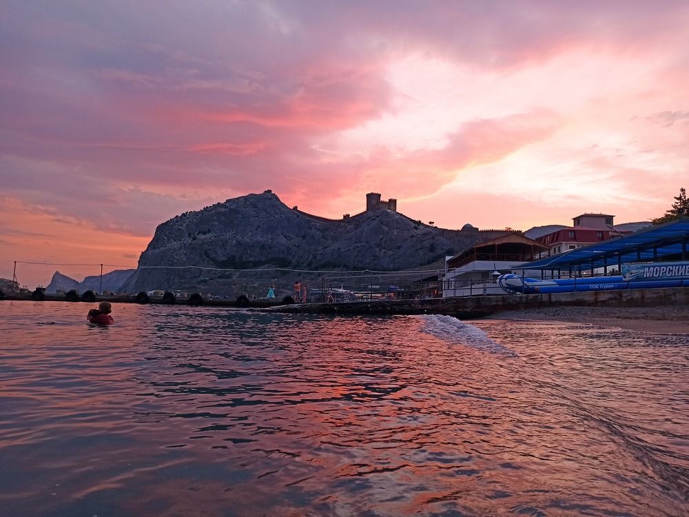 Розовый заплыв