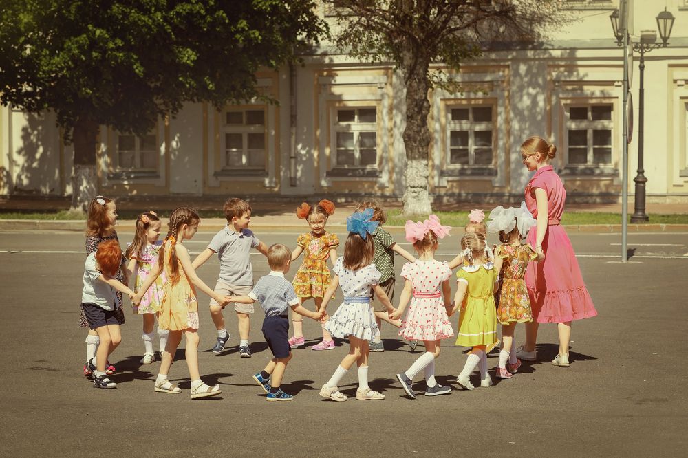 Советское детство. Прогулка в детском саду.