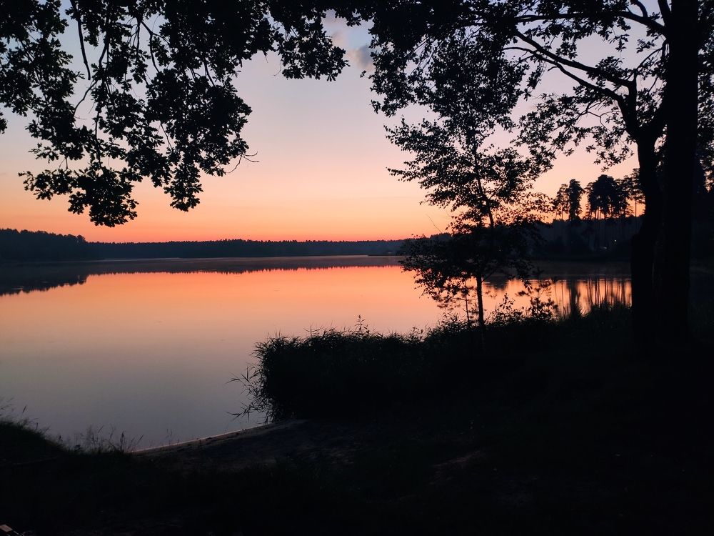 Рассвет на реке...