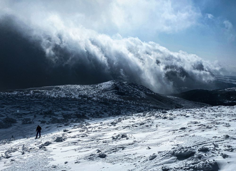 Смена погоды на вершине. Гора майорская. Остров Сахалин/Change of weather at the top. Mountain Major. Sakhalin island