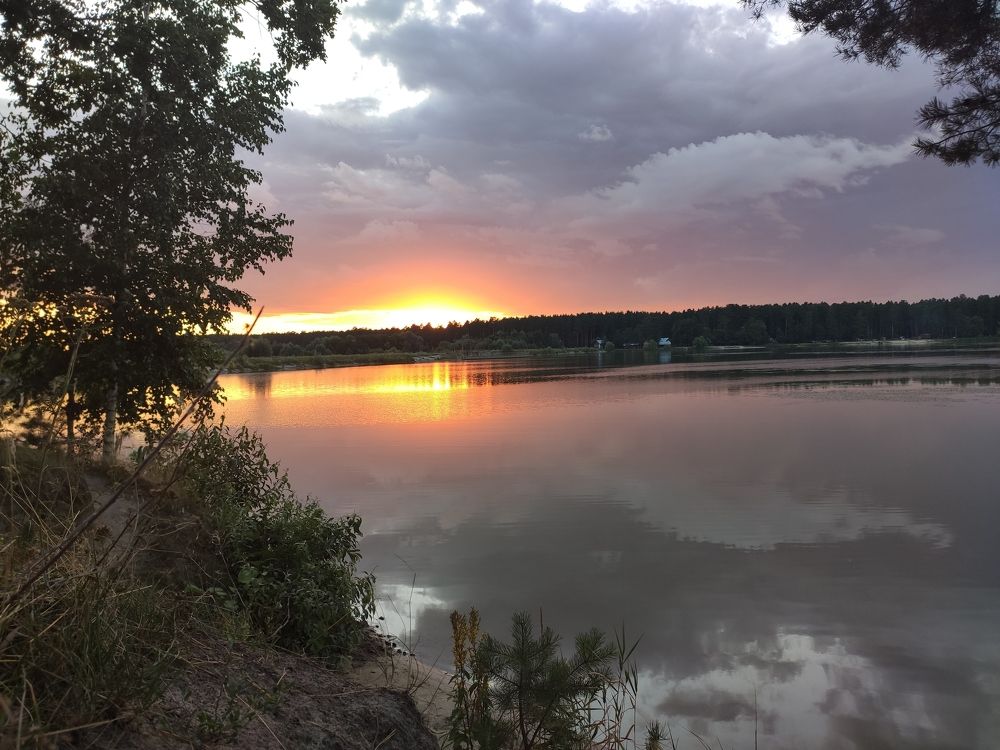 Закат на реке