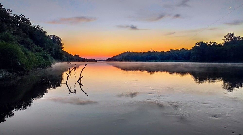 Рассвет на реке