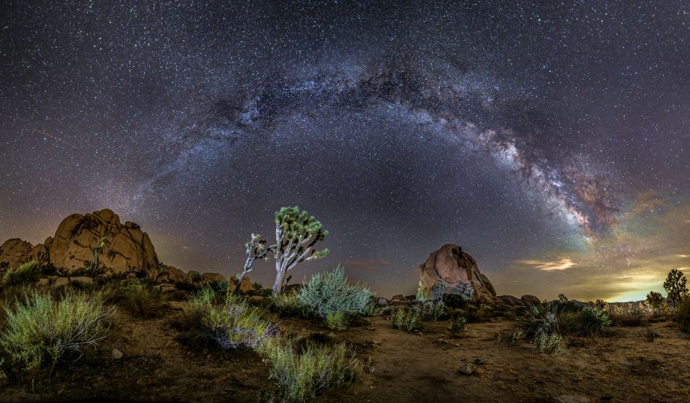 Arch of milky way in Joshua Tree NP