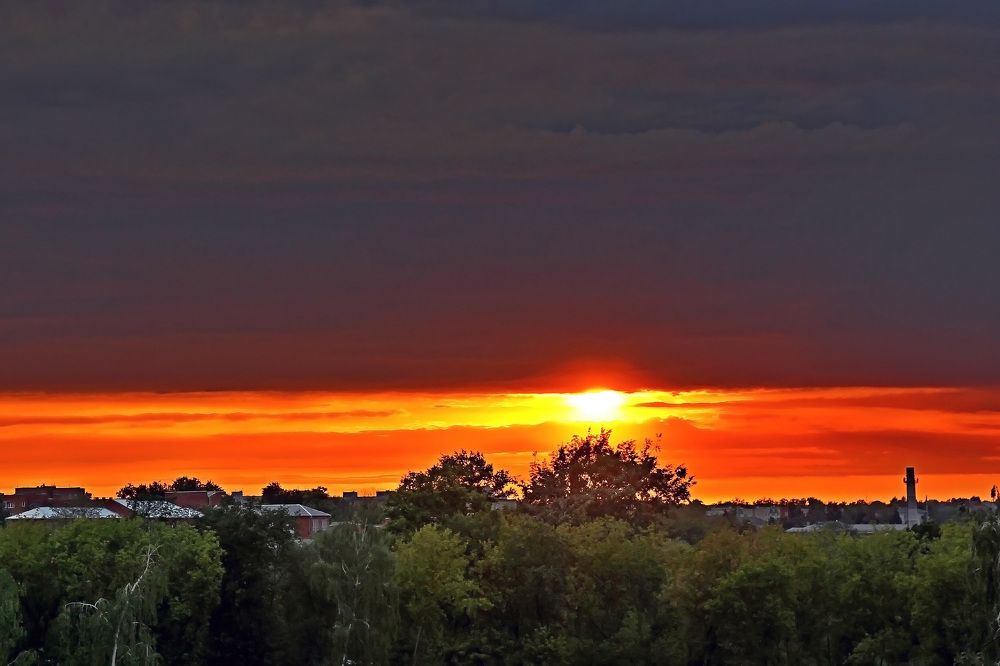 Вид на закат с соборной горы в городе Серпухове.