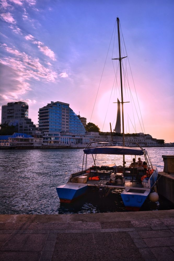 Артбухта. Вечер.