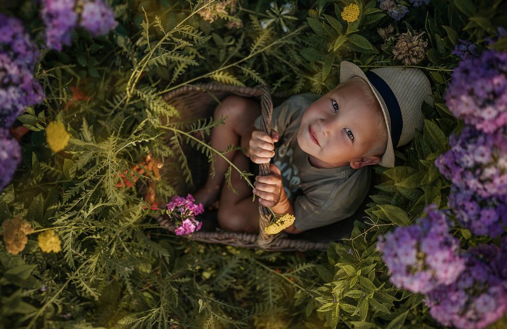 Федя в цветах