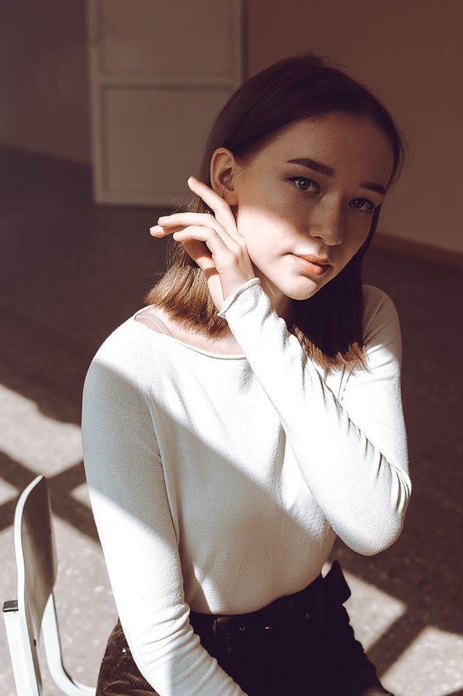 Алина в весенних лучах