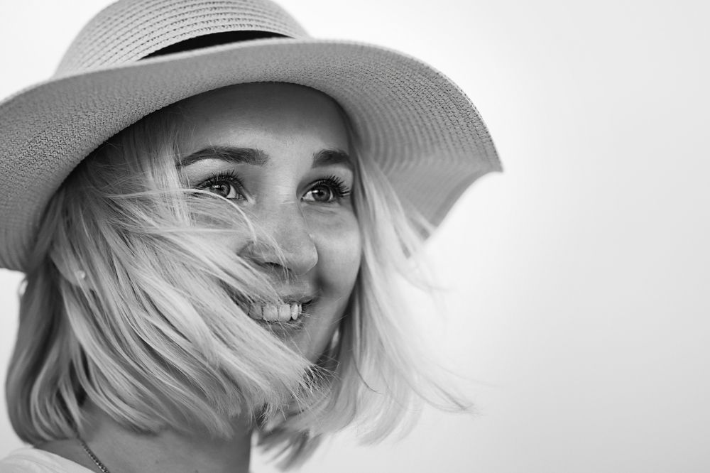 Только радость впереди)