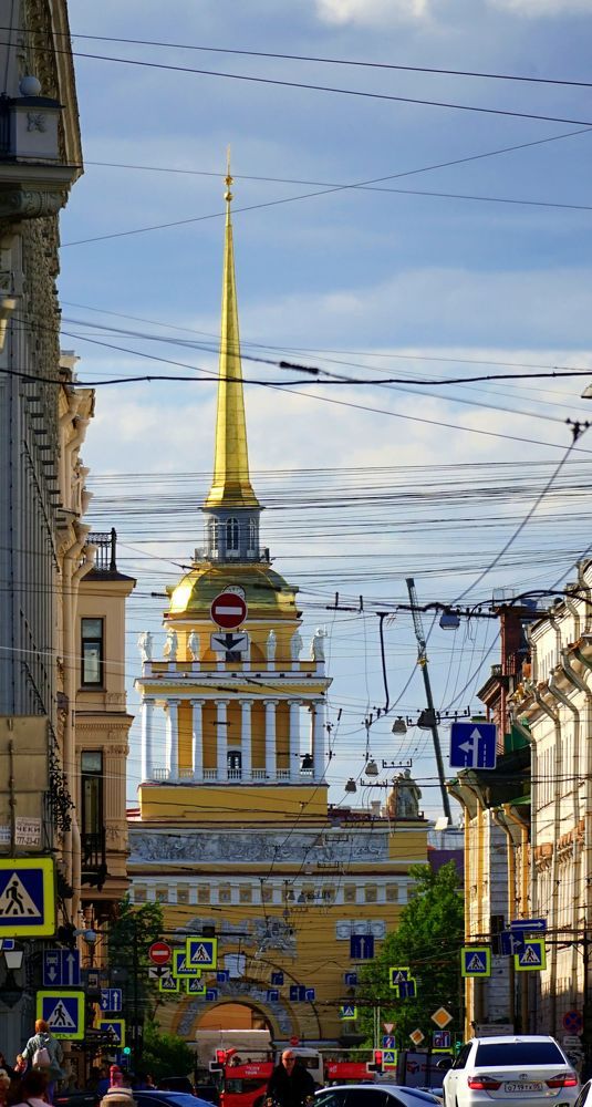 Адмиралтейство в створе улицы Гороховой Санкт-Петербурга