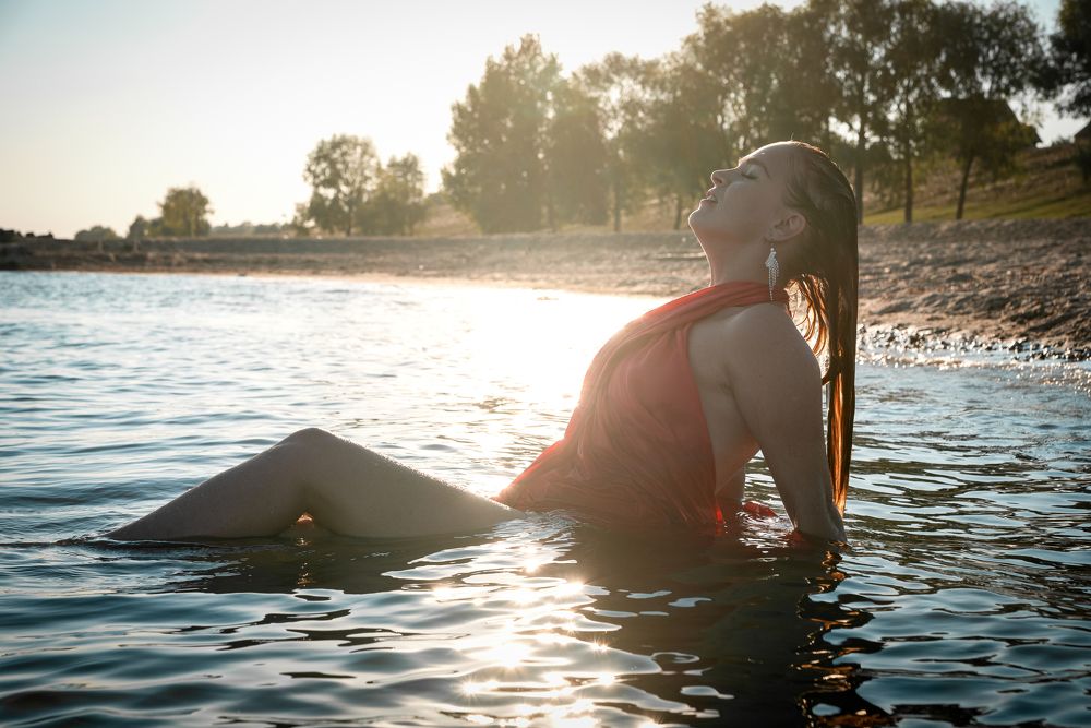 Женщина в воде