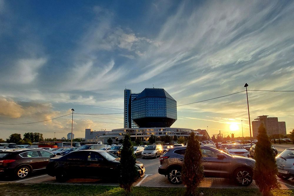 Закат у Национальной библиотеки