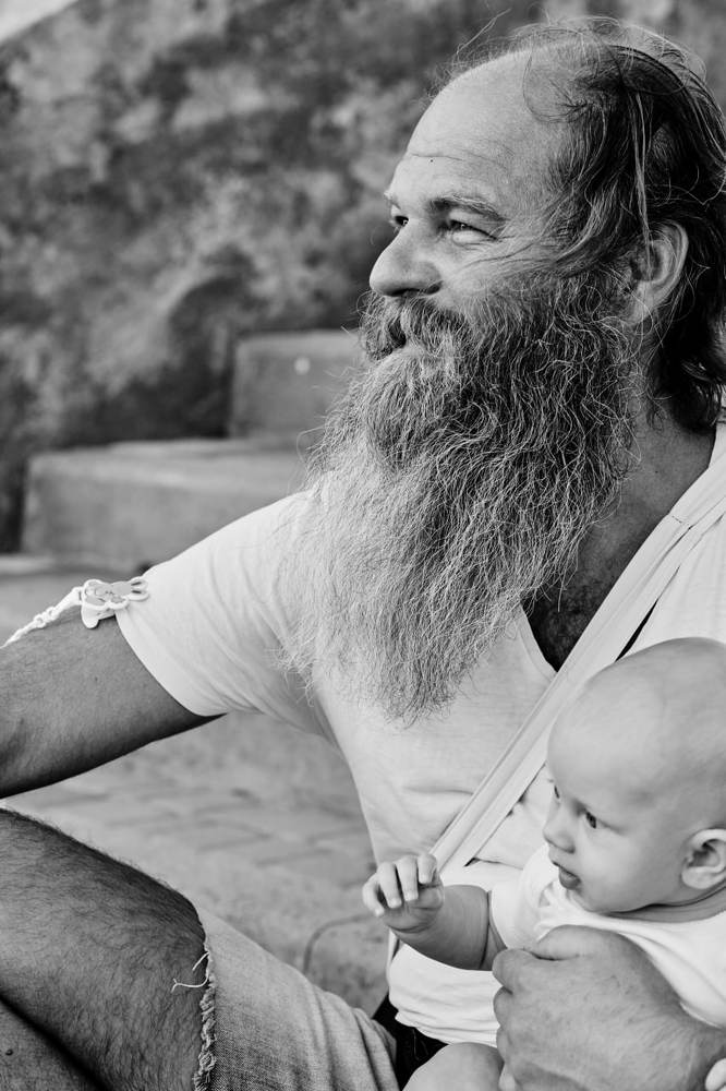 У дедушки на руках