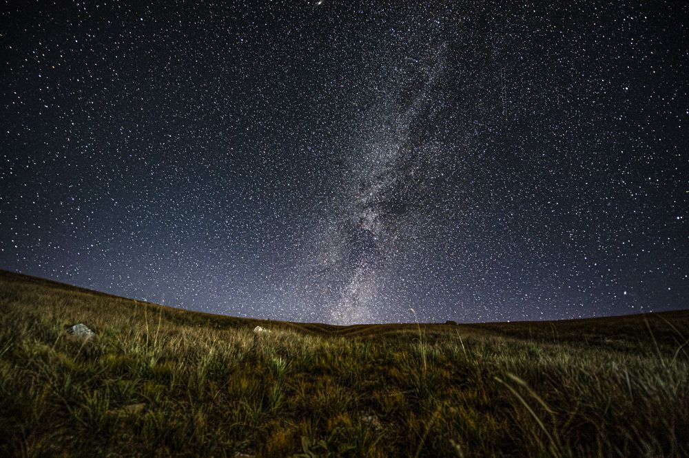 Rrugëtimi nën dritën e yjeve