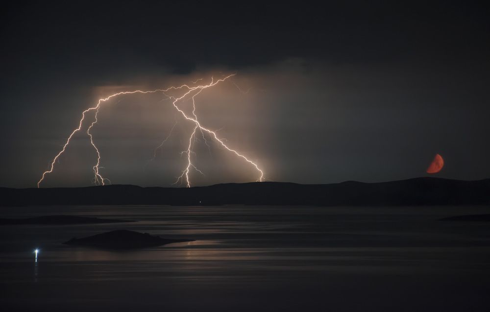 Lightining & blood Moon