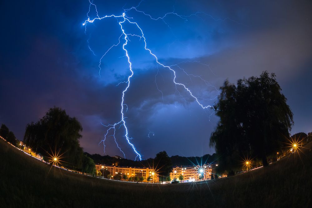 Молния в городе