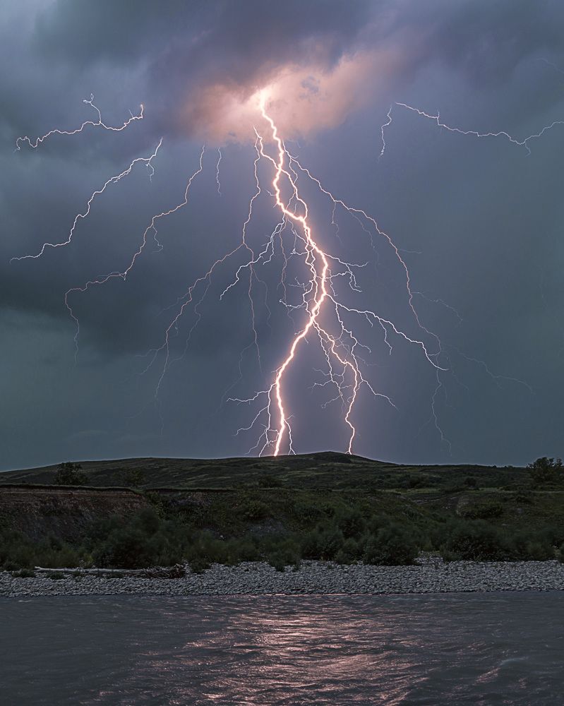 Гроза за рекой