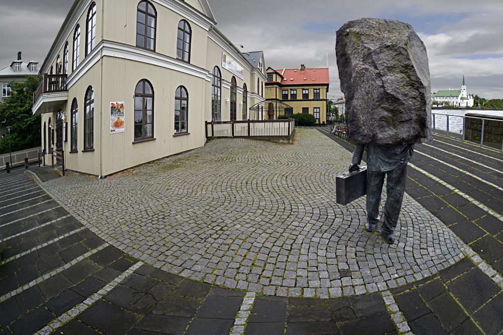 Памятник Бюрократу