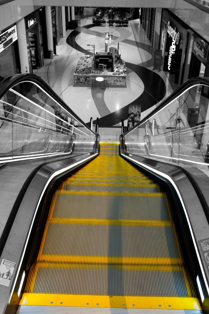 A Morning in TLV-Mall