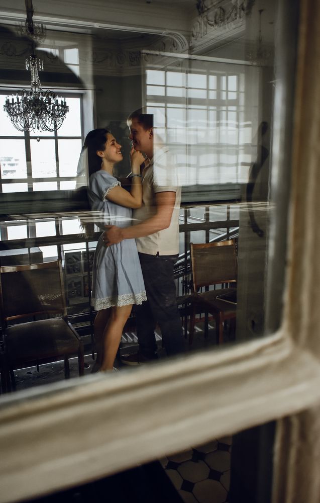 Рома и Вика в картинной галерее