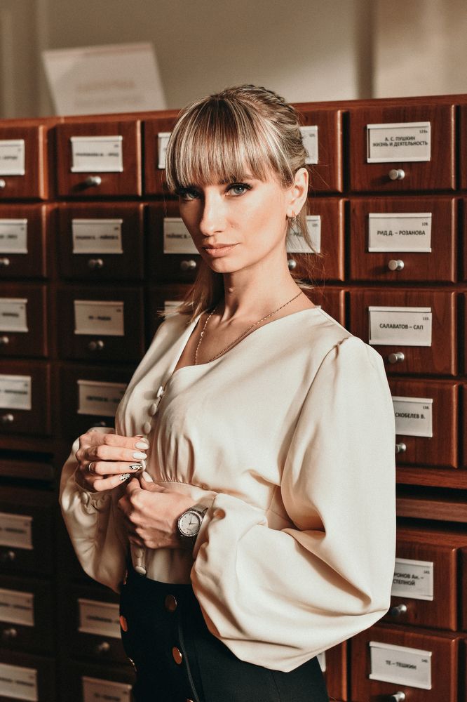 Кристина в библиотеке