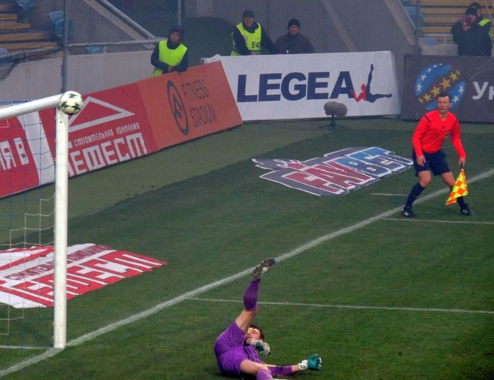 Мяч в девятке!